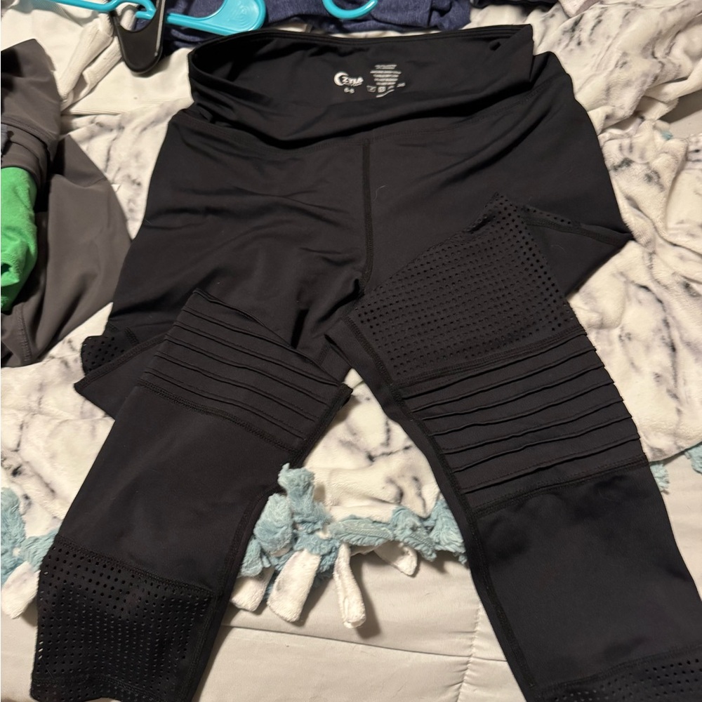 Zyia black size 6-8 leggings